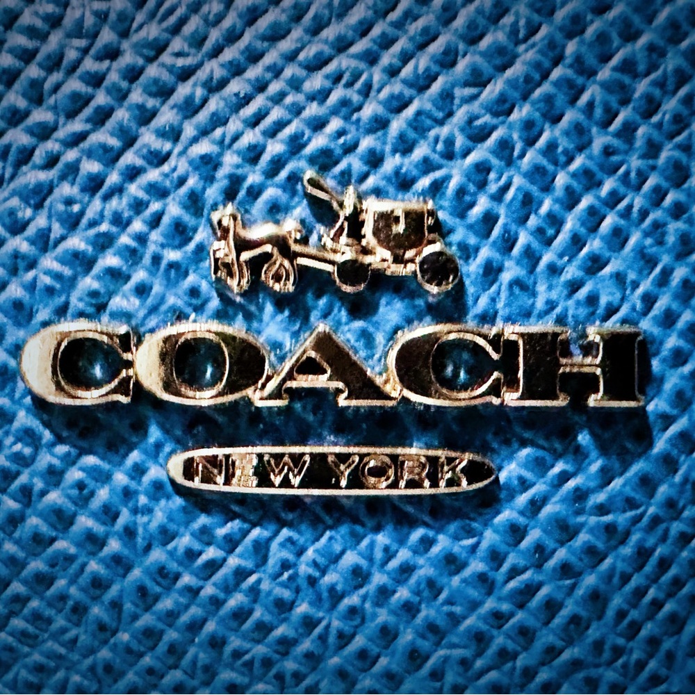 Coach Vibrant Blue Wristlet with Pink Accent new without tags - Picture 6 of 17